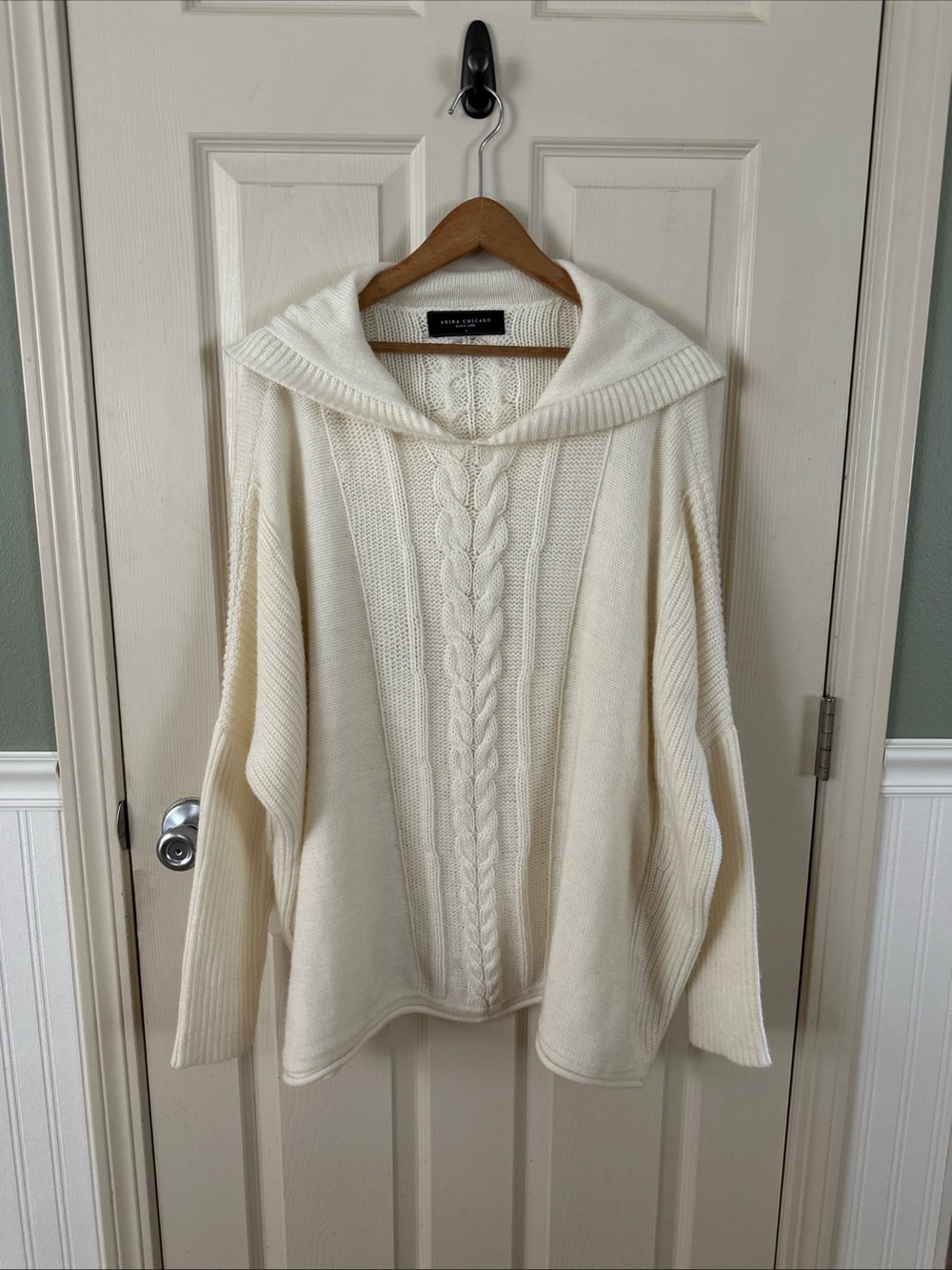 Akira Chicago Black Label Women's Sweater Size Large Off White Oversized *Read
